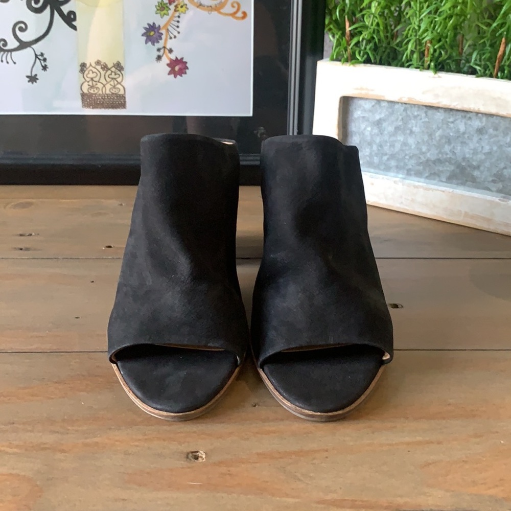 Lucky Brand black suede open toed sandals w/ heel